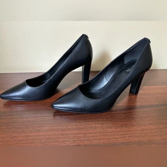 MICHAEL KORS  Milly Pump - Picture 6 of 11